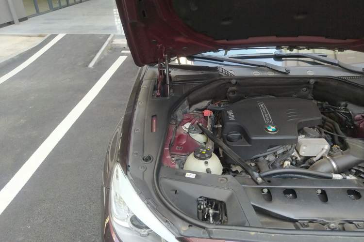 Used BMW 5 Series GT 2014 528i Leading Model Engine Bay Right