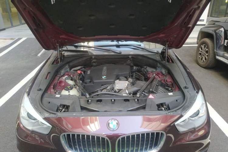 Used BMW 5 Series GT 2014 528i Leading Model Engine Bay