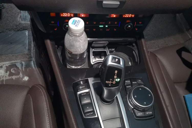 Used BMW 5 Series GT 2014 528i Luxury Edition Gear Lever