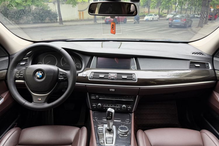 Used BMW 5 Series GT 2014 528i Luxury Edition Interior 3