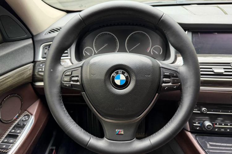 Used BMW 5 Series GT 2014 528i Luxury Edition Interior 4