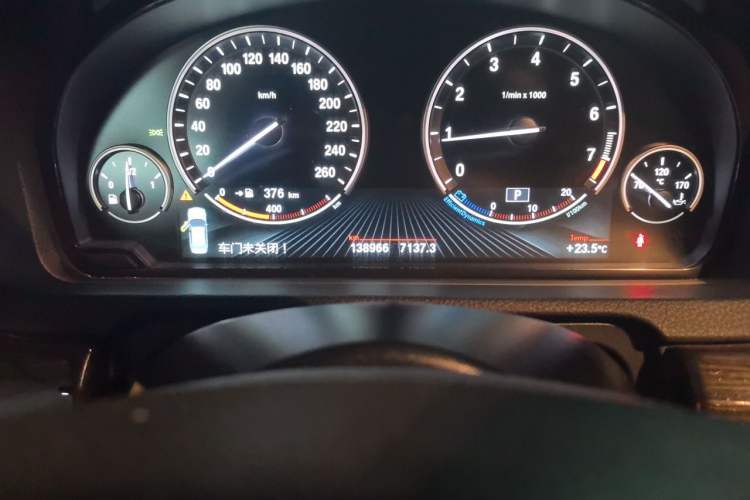 Used BMW 5 Series GT 2014 528i Luxury Edition Odometer Close Up