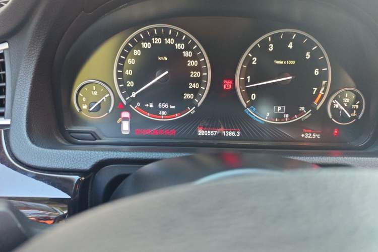 Used BMW 5 Series GT 2014 535i Leading Model Odometer Close Up