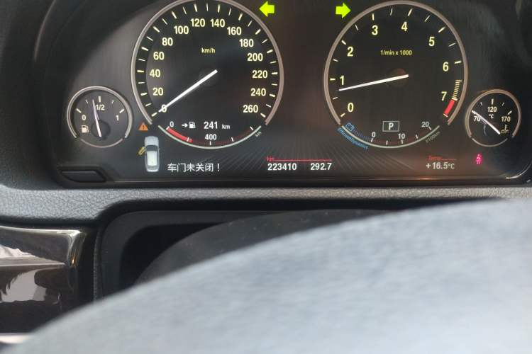 Used BMW 5 Series GT 2014 528i Leading Model Odometer Close Up
