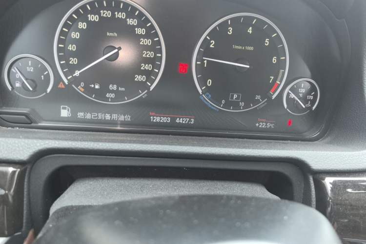 Used BMW 5 Series GT 2014 528i Leading Model Odometer Close Up