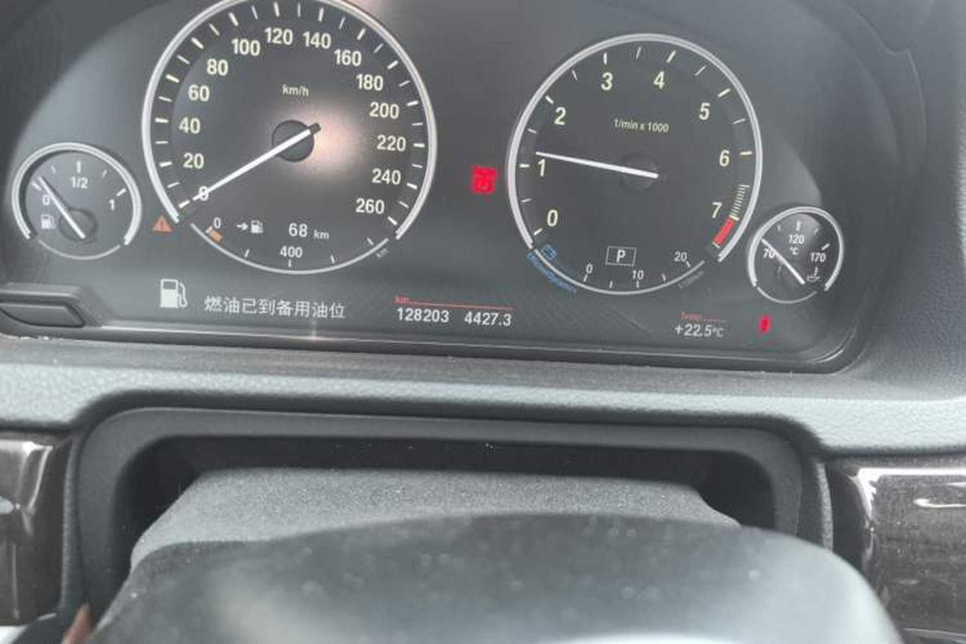 Used BMW 5 Series GT 2014 528i Leading Model Odometer Close Up