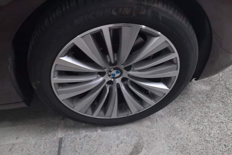 Used BMW 5 Series GT 2014 528i Luxury Edition Right Front Wheel Hub