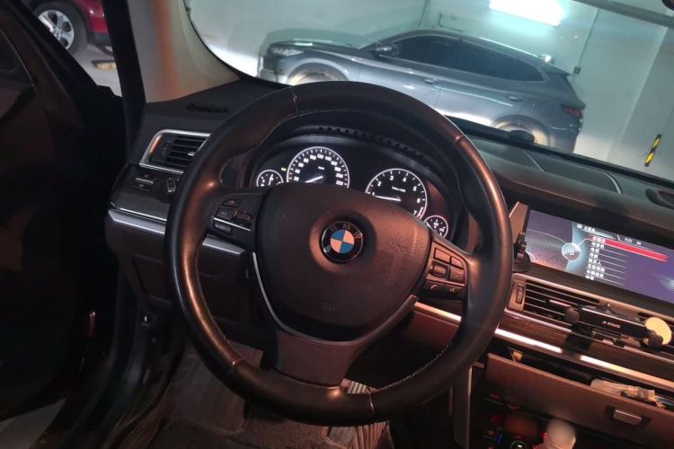 Used BMW 5 Series GT 2014 528i Luxury Edition Steering Wheel