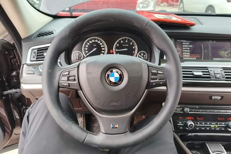 Used BMW 5 Series GT 2014 528i Luxury Edition Steering Wheel
