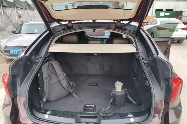 Used BMW 5 Series GT 2014 528i Luxury Edition Trunk