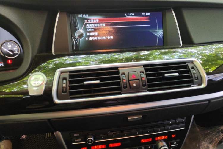 Used BMW 5 Series GT 2014 535i xDrive Audio And AC Panel