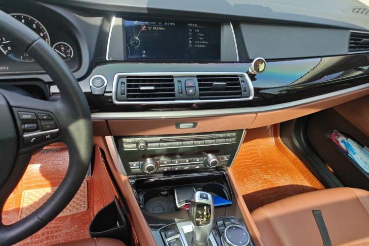 Used BMW 5 Series GT 2014 528i Leading Model Audio And AC Panel