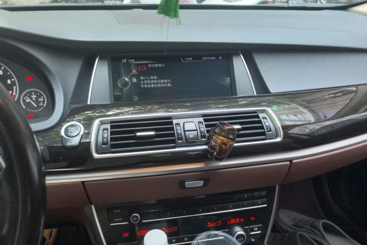 Used BMW 5 Series GT 2014 535i Leading Model Audio And AC Panel