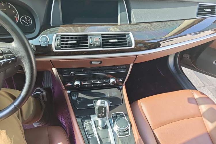 Used BMW 5 Series GT 2014 528i Leading Model Audio And AC Panel