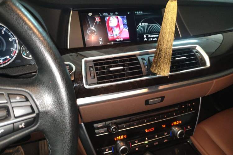 Used BMW 5 Series GT 2014 528i Leading Model Audio And AC Panel