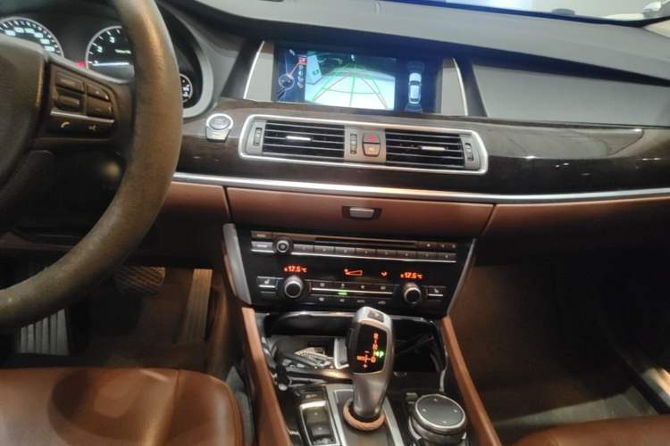 Used BMW 5 Series GT 2014 528i Leading Model Audio And AC Panel