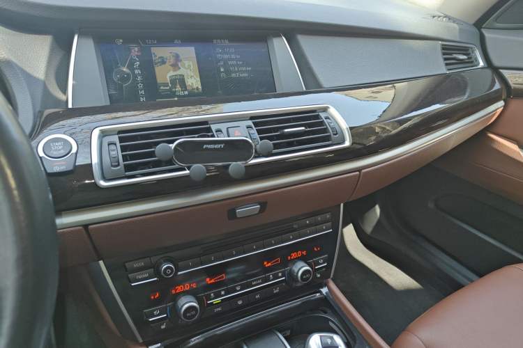 Used BMW 5 Series GT 2014 535i Leading Model Audio And AC Panel