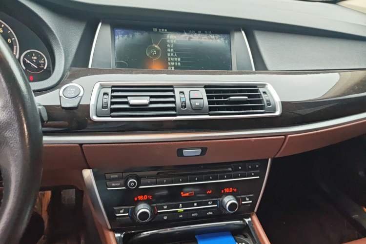 Used BMW 5 Series GT 2014 528i Leading Model Audio And AC Panel