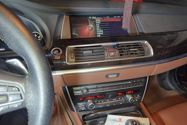 Used BMW 5 Series GT 2014 535i Leading Model Audio And AC Panel