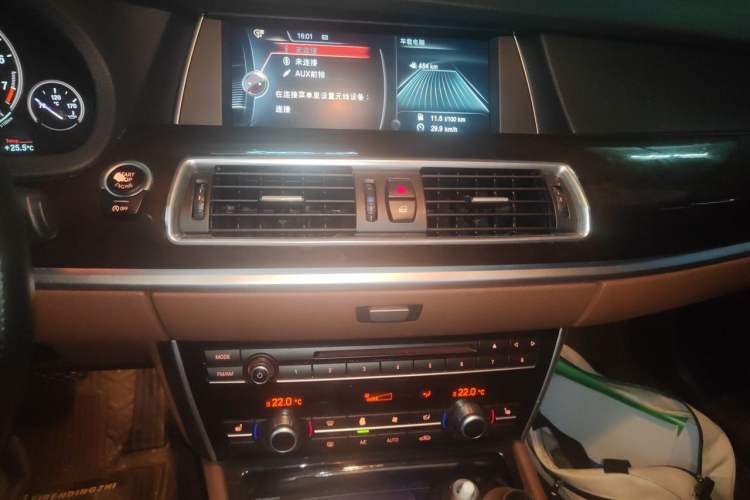 Used BMW 5 Series GT 2014 528i Leading Model Audio And AC Panel