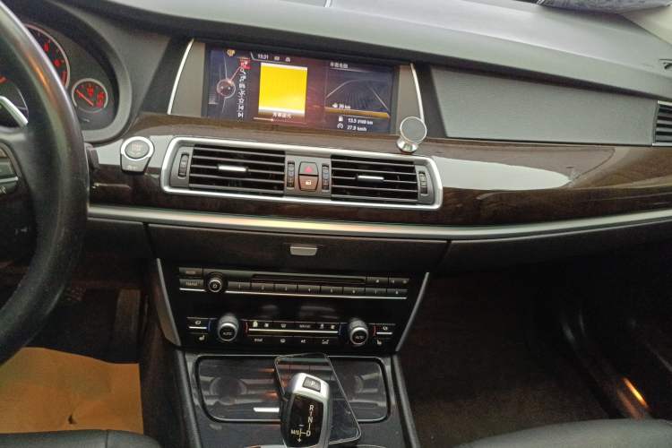 Used BMW 5 Series GT 2014 535i Leading Model Audio And AC Panel