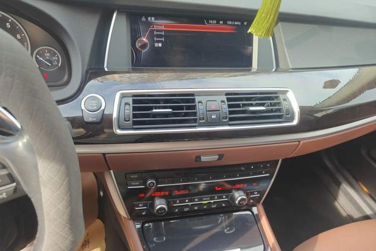 Used BMW 5 Series GT 2014 535i xDrive Audio And AC Panel