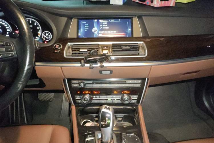Used BMW 5 Series GT 2014 535i Leading Model Audio And AC Panel