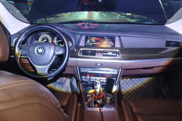 Used BMW 5 Series GT 2014 528i Luxury Edition Center Console