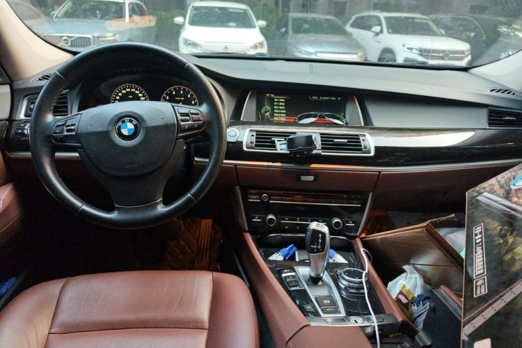 Used BMW 5 Series GT 2014 528i Leading Model Center Console