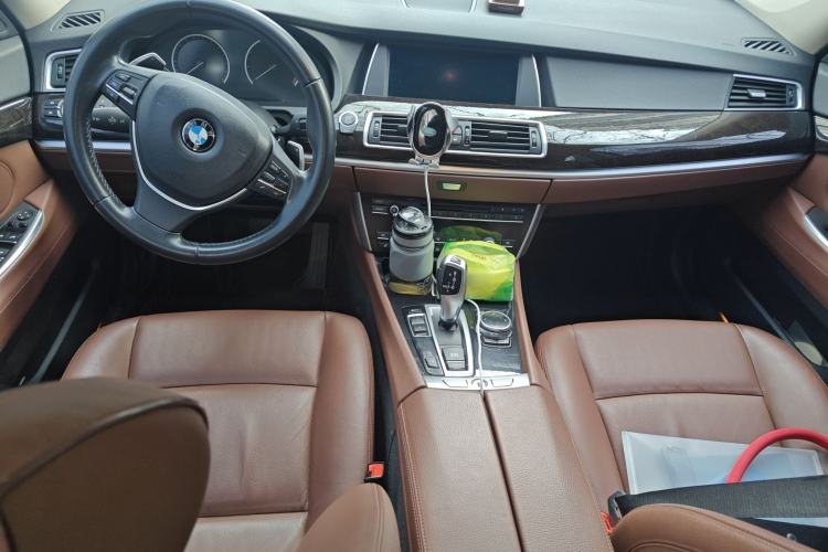 Used BMW 5 Series GT 2014 535i Leading Model Center Console