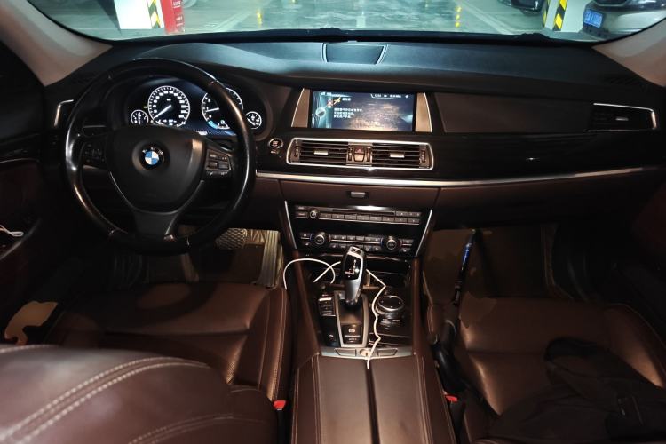 Used BMW 5 Series GT 2014 528i Luxury Edition Center Console
