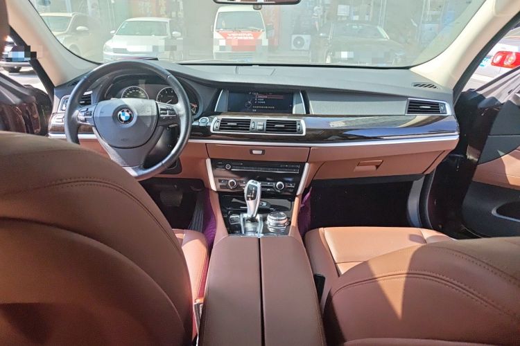 Used BMW 5 Series GT 2014 528i Leading Model Center Console