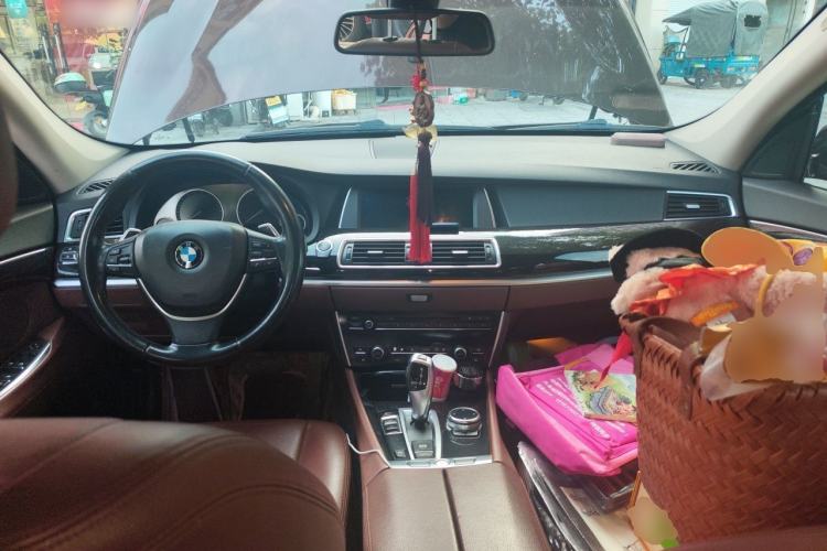 Used BMW 5 Series GT 2014 535i Leading Model Center Console