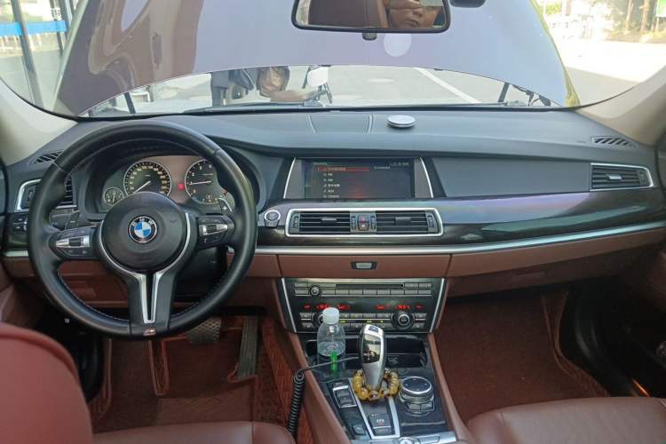 Used BMW 5 Series GT 2014 535i Leading Model Center Console