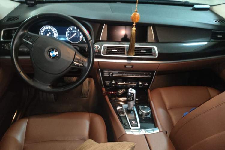 Used BMW 5 Series GT 2014 528i Leading Model Center Console