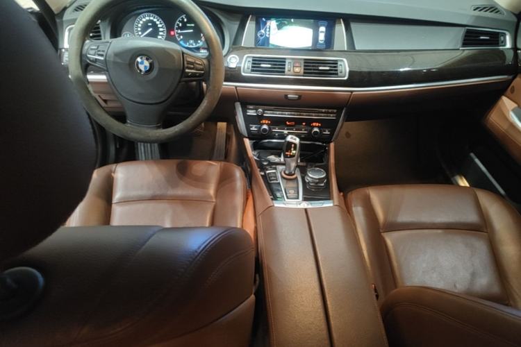 Used BMW 5 Series GT 2014 528i Leading Model Center Console