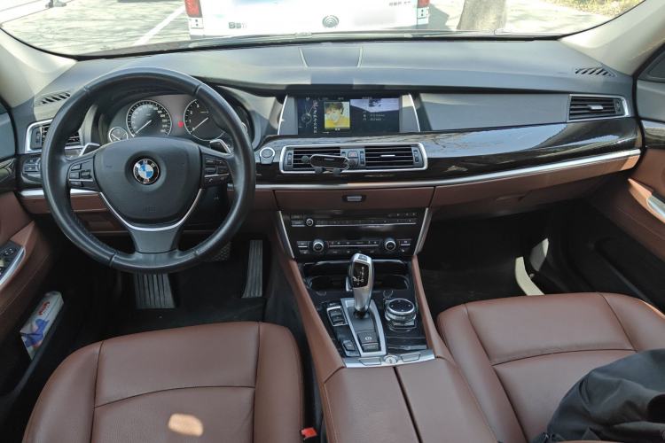 Used BMW 5 Series GT 2014 535i Leading Model Center Console