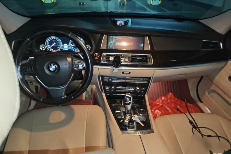 Used BMW 5 Series GT 2014 535i Leading Model Center Console