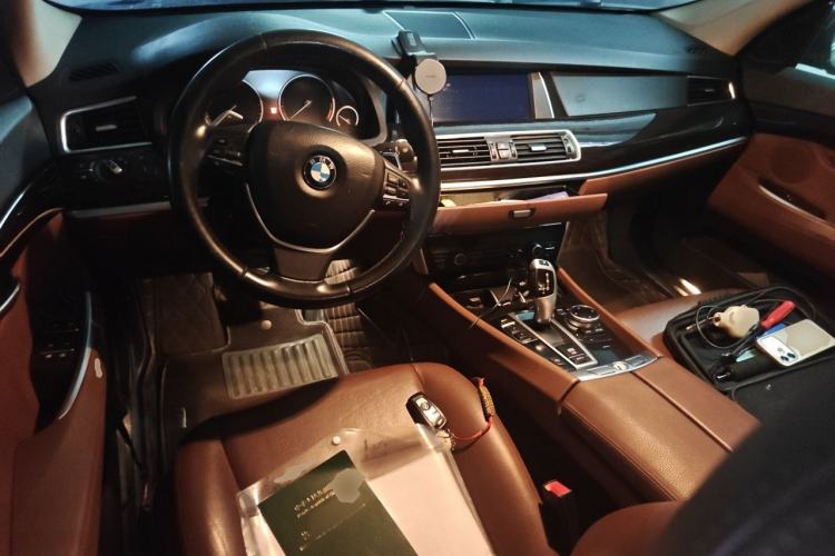 Used BMW 5 Series GT 2014 535i Leading Model Center Console