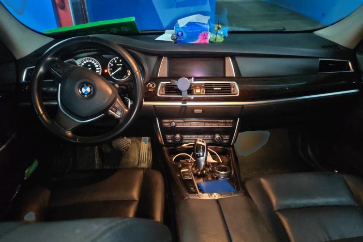 Used BMW 5 Series GT 2014 535i Leading Model Center Console