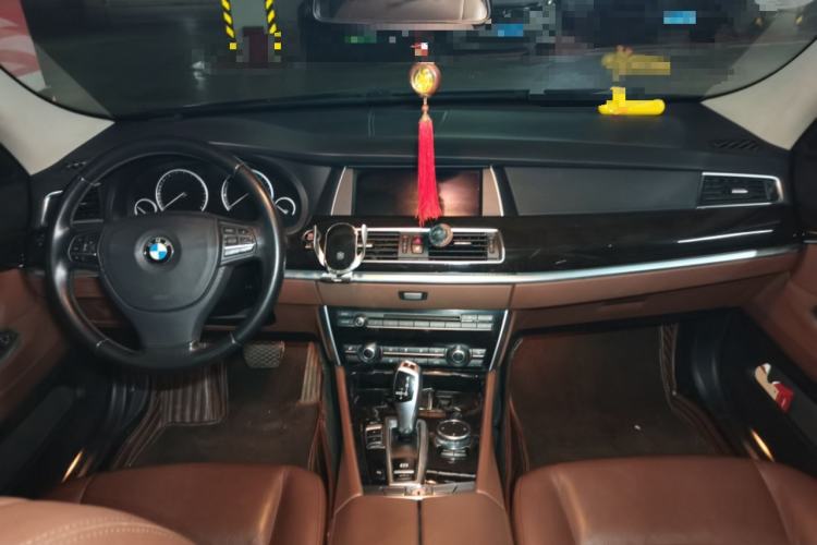 Used BMW 5 Series GT 2014 528i Leading Model Center Console