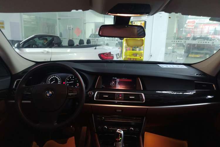 Used BMW 5 Series GT 2014 528i Leading Model Center Console