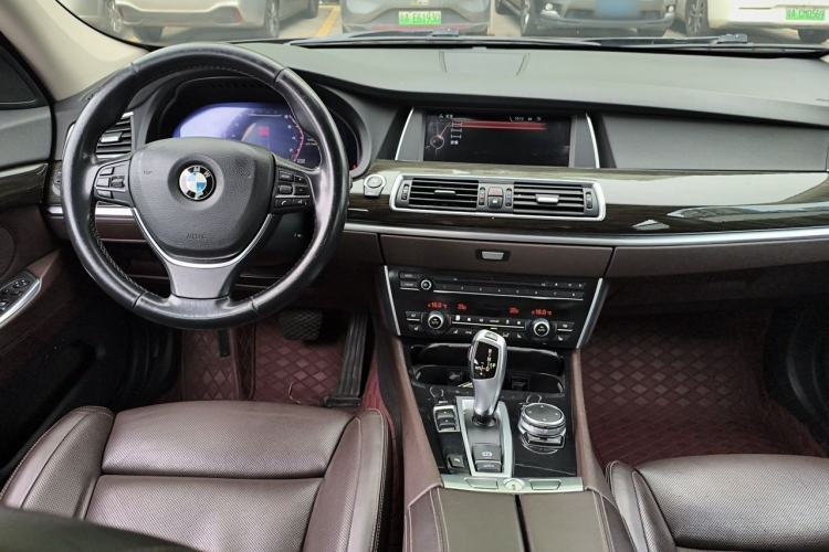 Used BMW 5 Series GT 2014 528i Luxury Edition Center Console