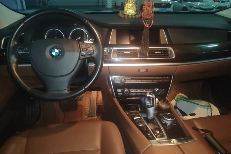 Used BMW 5 Series GT 2014 528i Leading Model Center Console