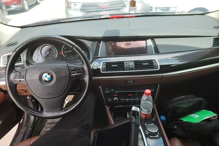 Used BMW 5 Series GT 2014 528i Leading Model Center Console