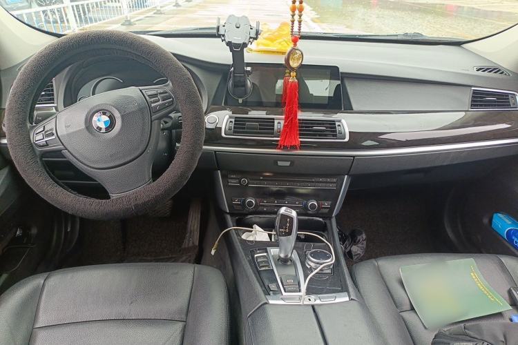 Used BMW 5 Series GT 2014 528i Leading Model Center Console