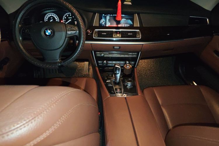 Used BMW 5 Series GT 2014 528i Leading Model Center Console