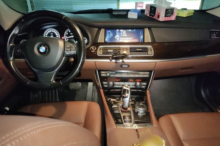 Used BMW 5 Series GT 2014 535i Leading Model Center Console