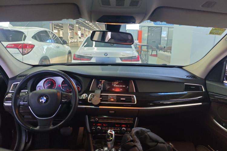 Used BMW 5 Series GT 2014 528i Luxury Edition Center Console