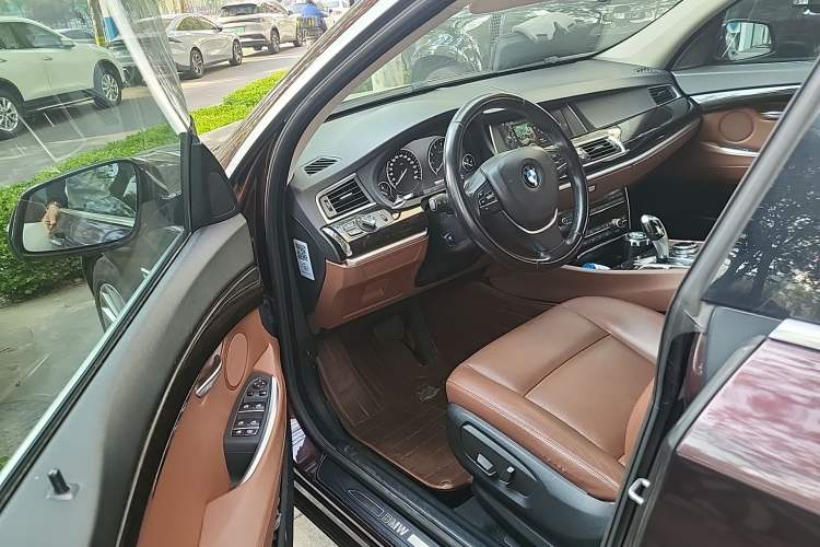 Used BMW 5 Series GT 2014 535i Leading Model Driver Seat